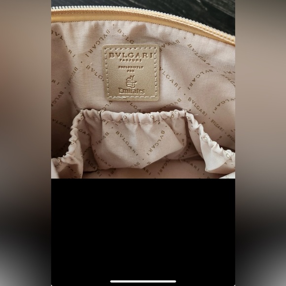 🔥Emirates Airline Business Class Bvlgari Ominia Make Up Bag Travel Case Gold - Picture 16 of 16